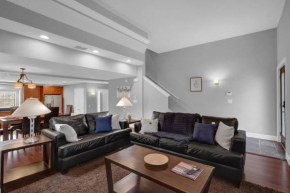 Beautiful 4BR Family Townhome at Disney Resort Area
